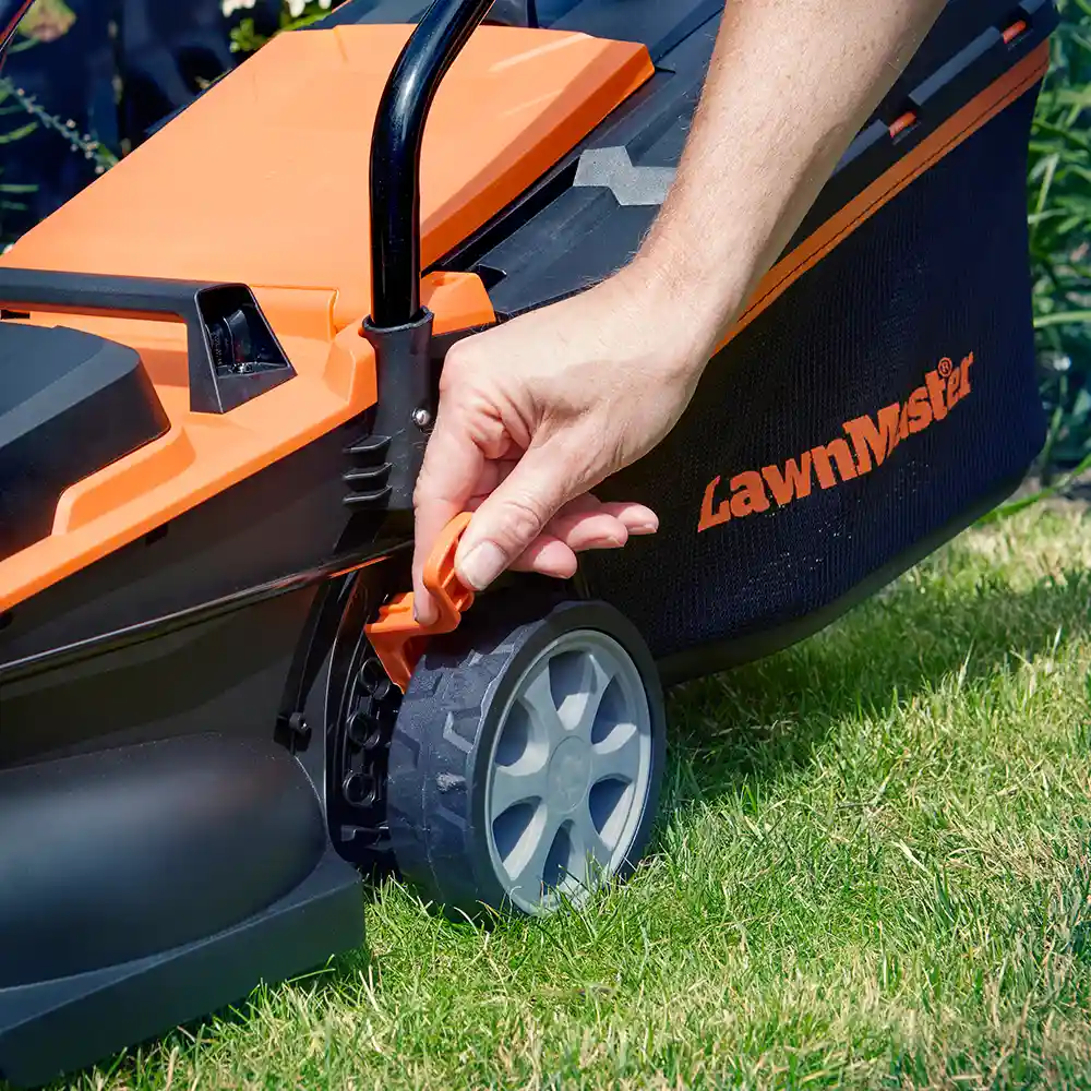 LawnMaster 32cm Blade for 24V Lawn Mower (CLM2432K) - Image 5