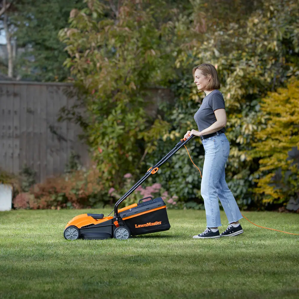 LawnMaster 1200W 32cm | Electric Lawn Mower - Image 3