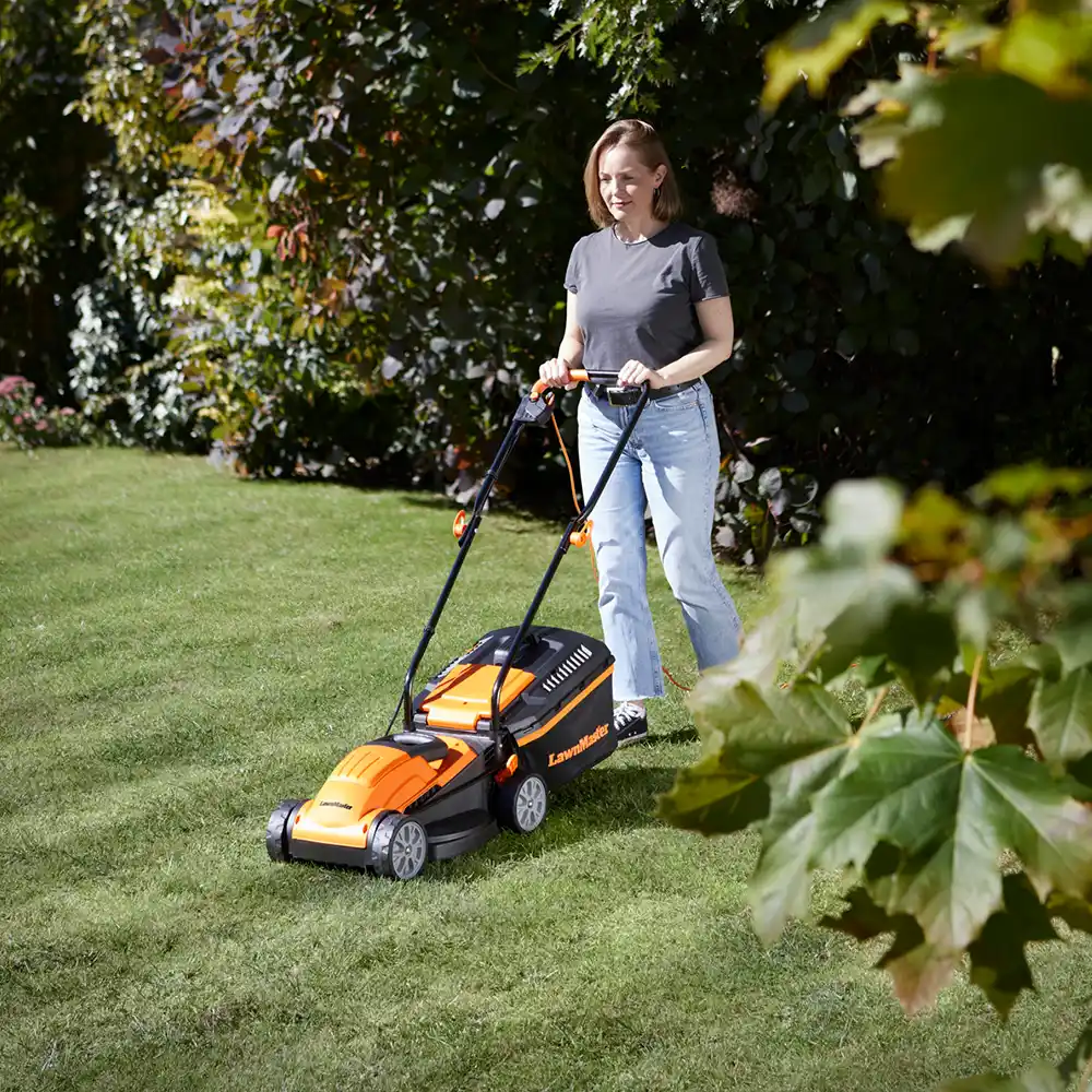 LawnMaster 1200W 32cm | Electric Lawn Mower - Image 4