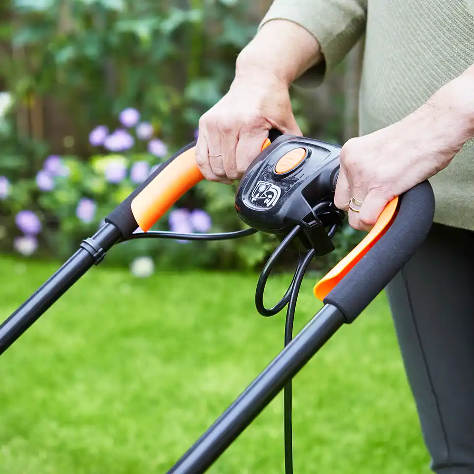 LawnMaster 1700W 33cm | Electric Hover Mower Collect with 25cm Grass Trimmer Set - Image 6