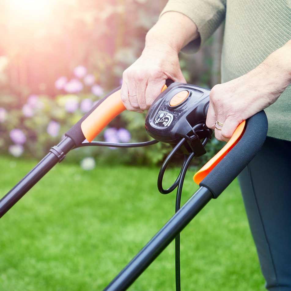 LawnMaster 1700W 33cm | Hover Mower Collect - Image 5