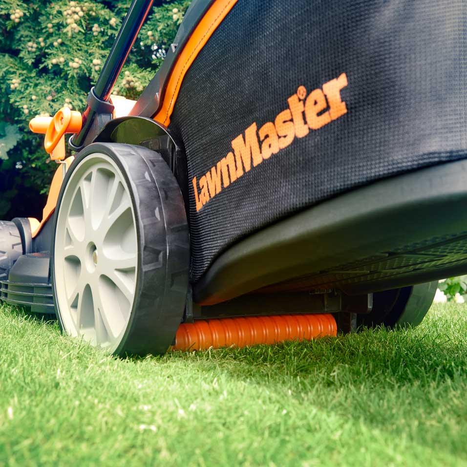 LawnMaster 1800W 40cm | Electric Lawn Mower - Image 4