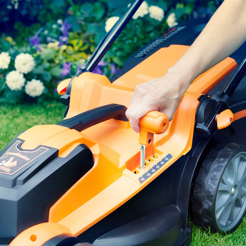LawnMaster MX 24V 37cm | Cordless Lawn Mower with Spare Battery - Image 6