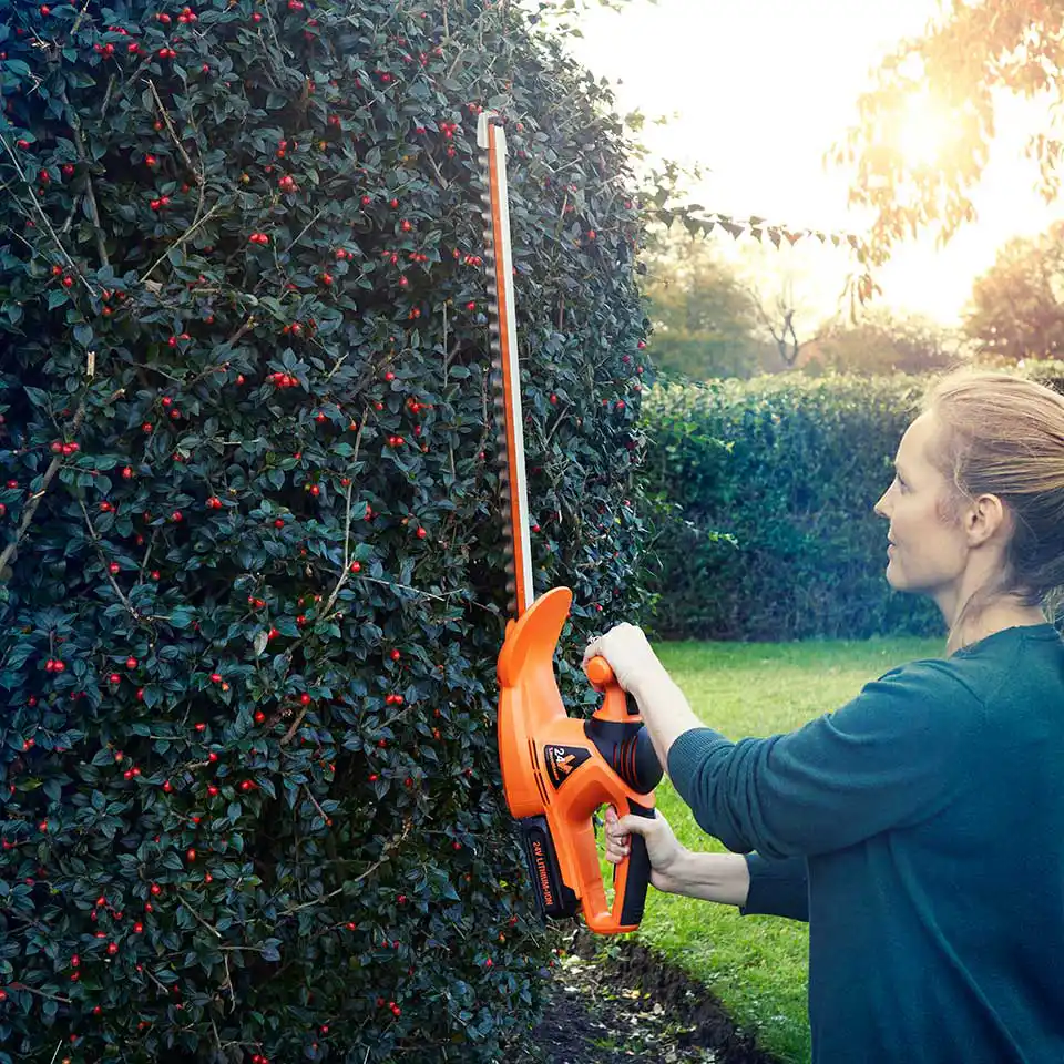 LawnMaster MX 24V Cordless Hedge Trimmer | With Battery - Image 3