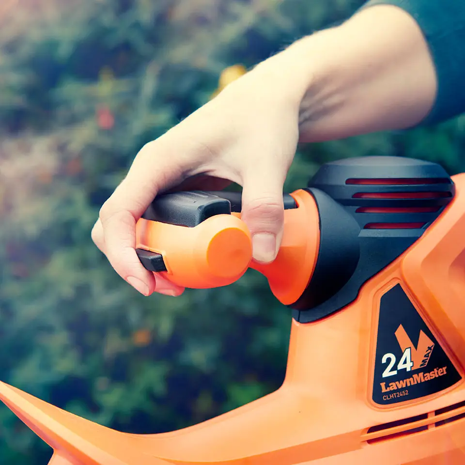 LawnMaster MX 24V Cordless Hedge Trimmer | With Battery - Image 5