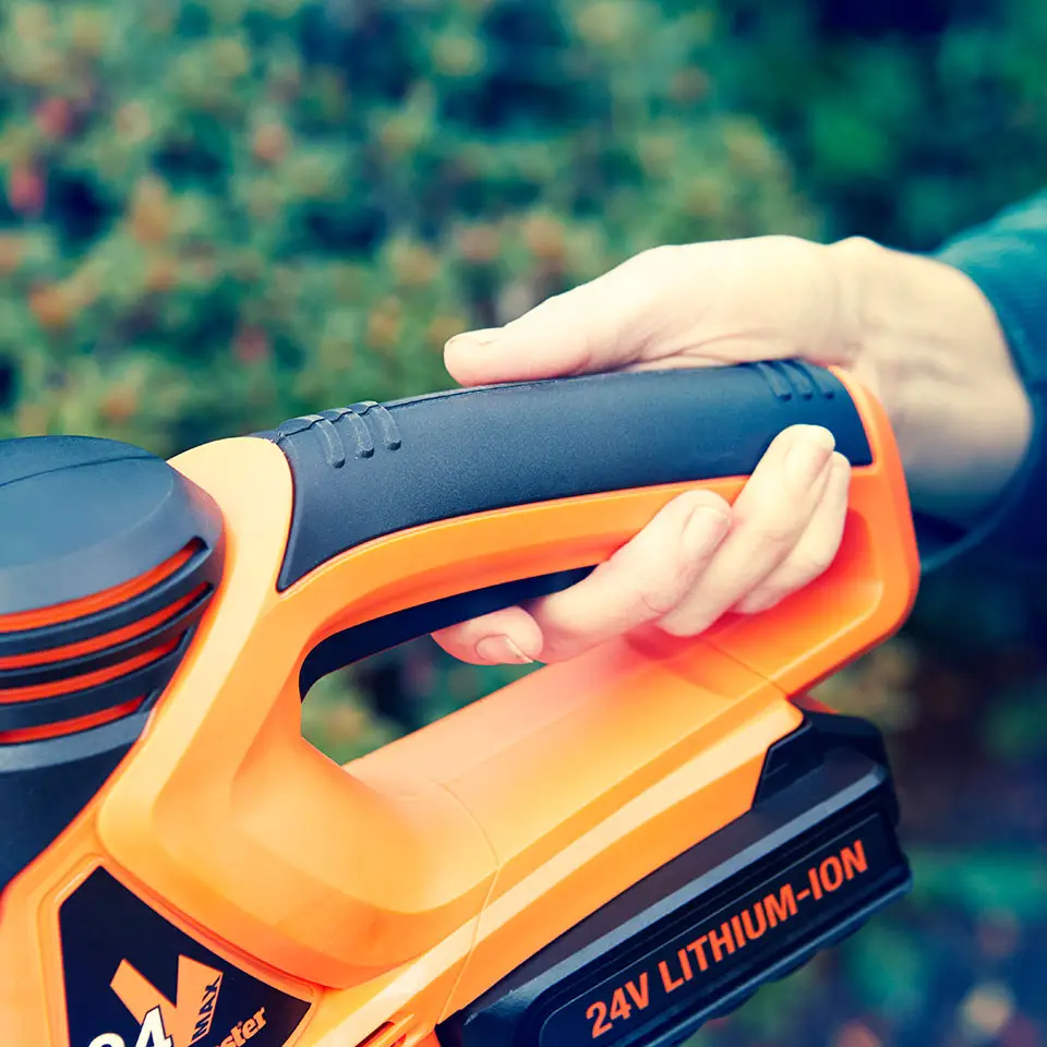 LawnMaster MX 24V Cordless Hedge Trimmer | With Battery - Image 6