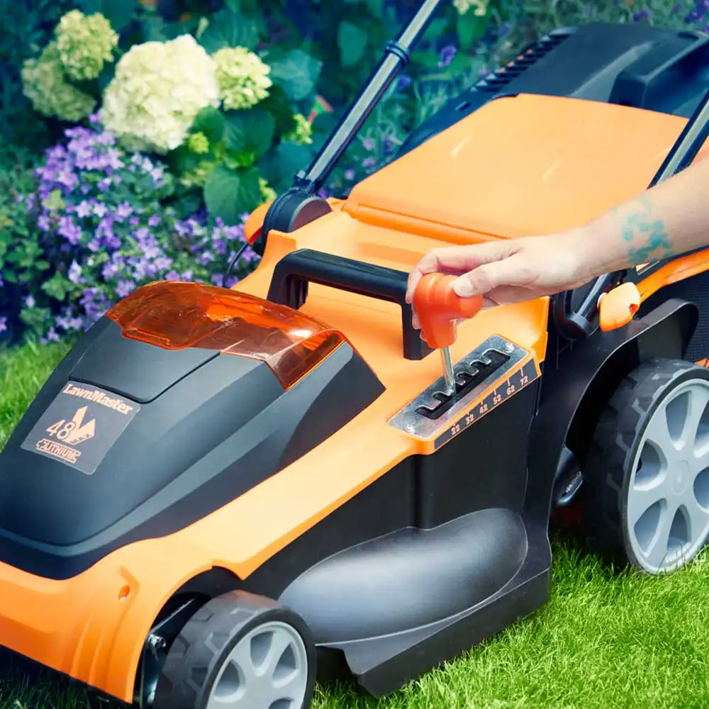 LawnMaster 48V 41cm | Cordless Lawn Mower - Image 7