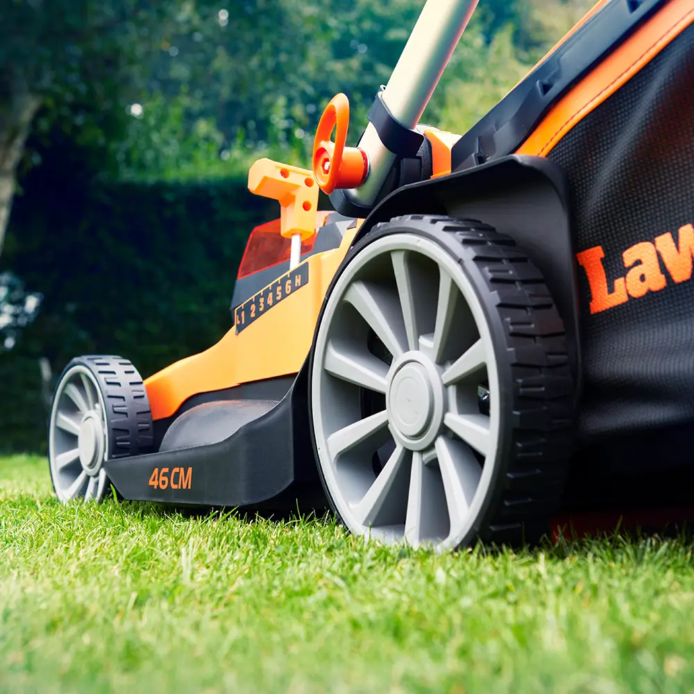 LawnMaster 48V 46cm | Cordless Lawn Mower with Spare Batteries - Image 11