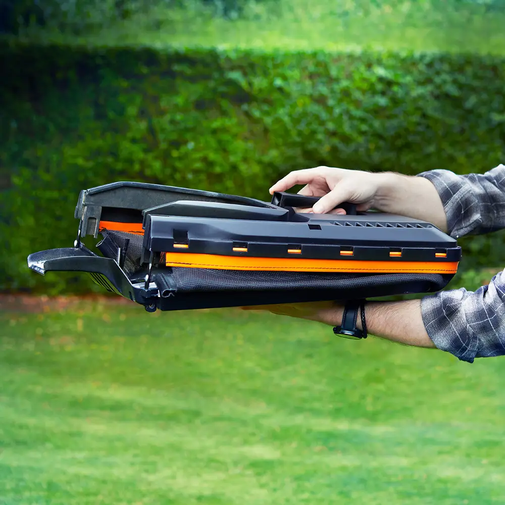 LawnMaster 48V 46cm | Cordless Lawn Mower with Spare Batteries - Image 12