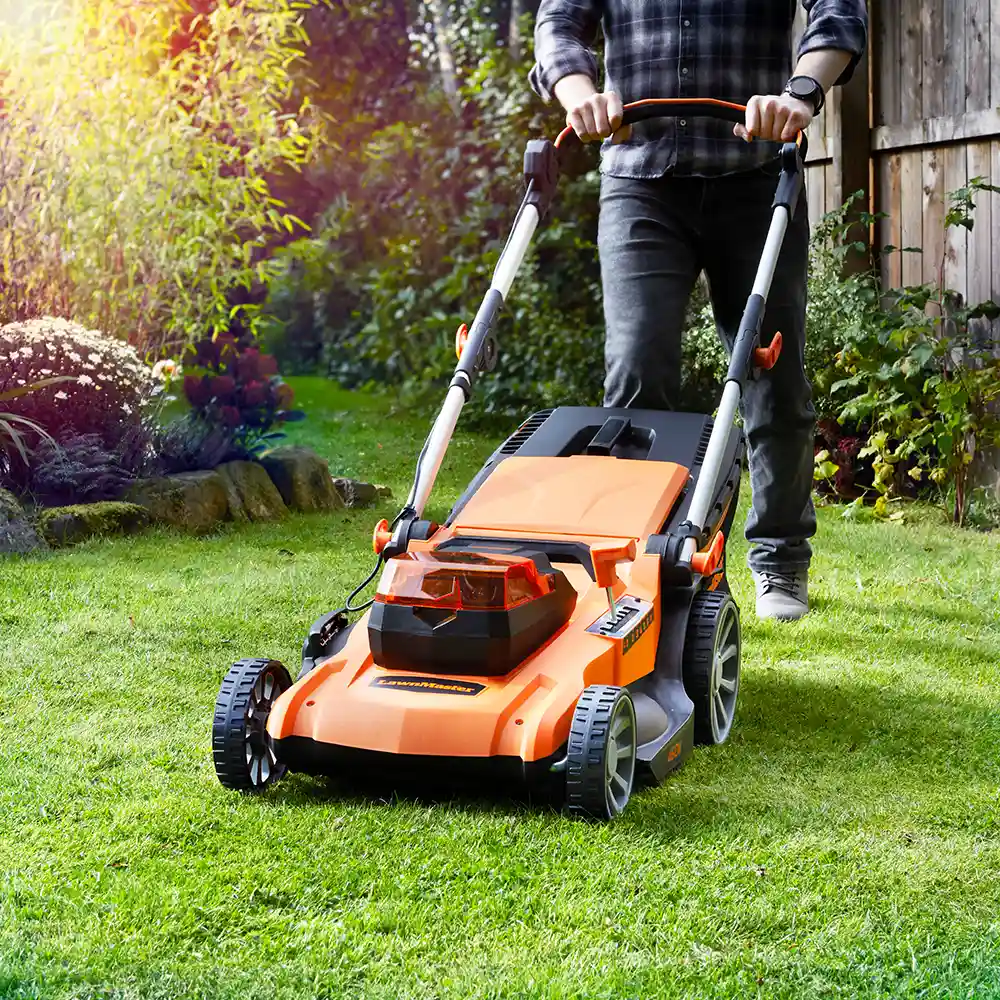 LawnMaster 48V 46cm | Cordless Lawn Mower with Spare Batteries - Image 3