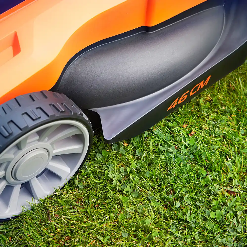 LawnMaster 48V 46cm | Cordless Lawn Mower with Spare Batteries - Image 5