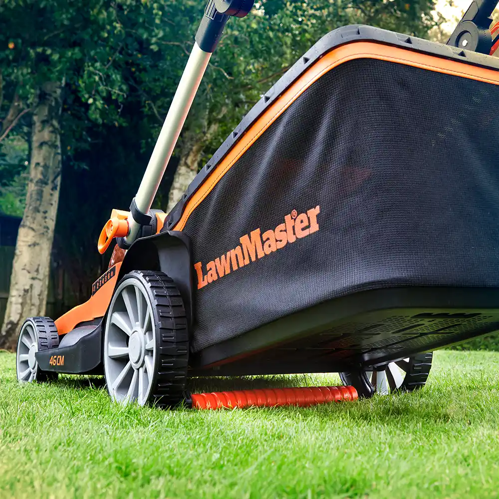 LawnMaster 48V 46cm | Cordless Lawn Mower with Spare Batteries - Image 6