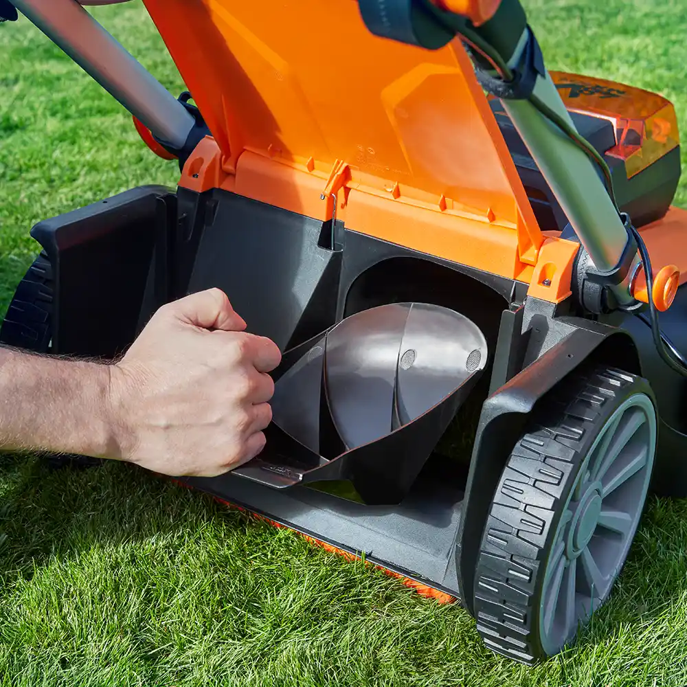 LawnMaster 48V 46cm | Cordless Lawn Mower with Spare Batteries - Image 9