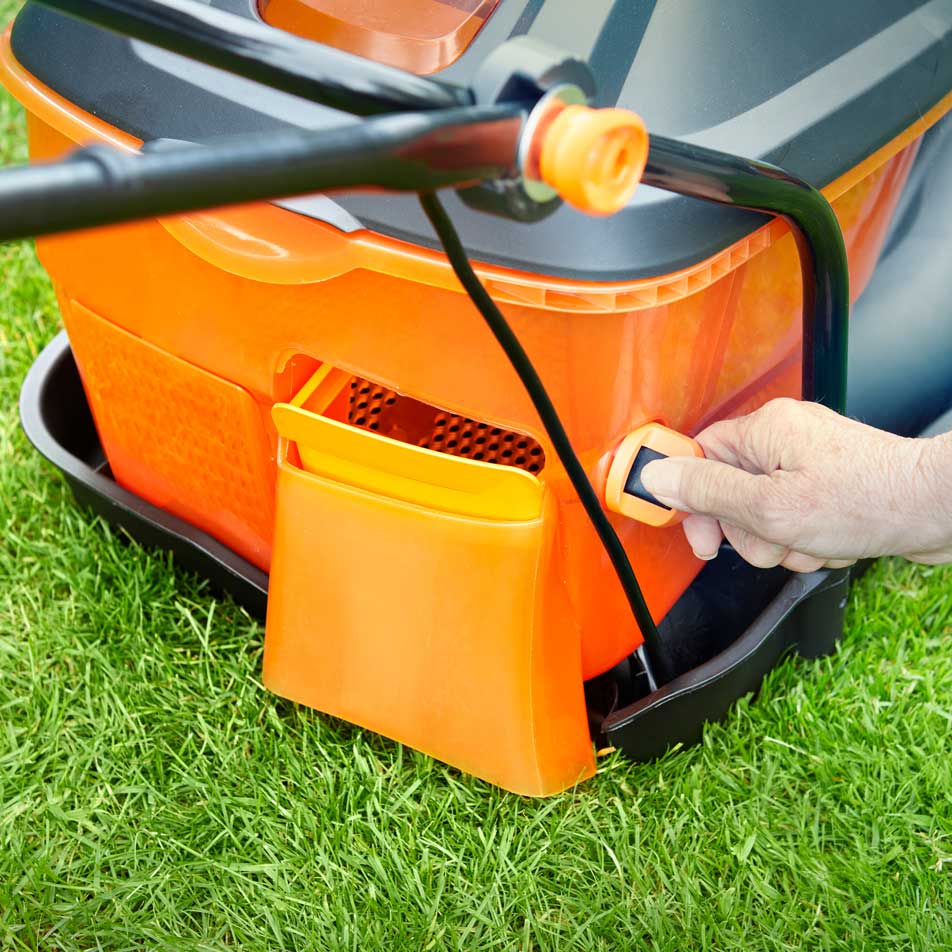 LawnMaster 1800W 36cm | Hover Mower Collect - Image 5