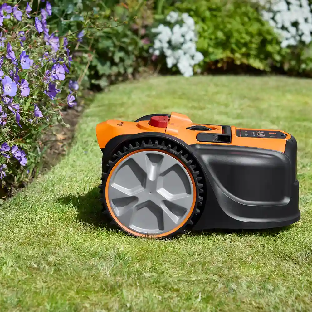 LawnMaster OcuMow® AMB16-400 | Auto Charging Vision Robot Lawn Mower - Image 7